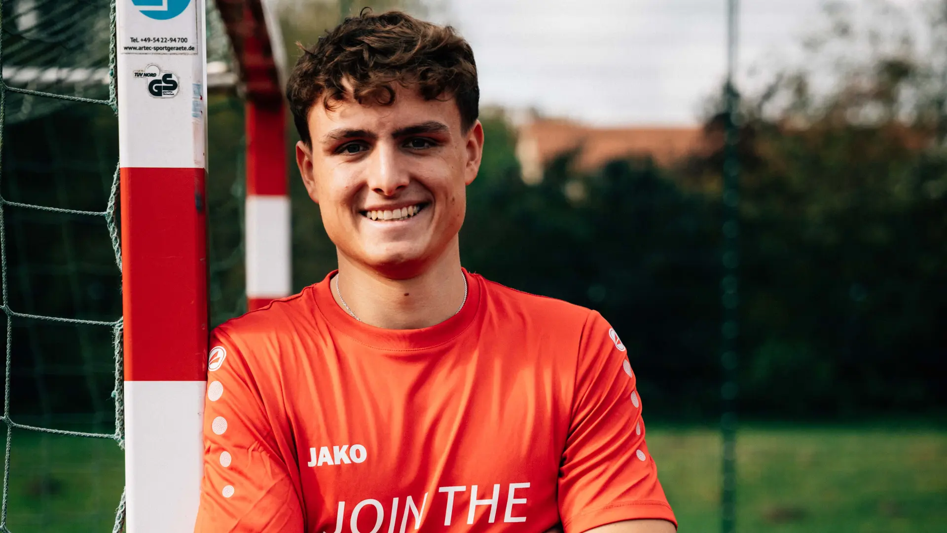 Fussballspieler Torpfosten Weitaufnahme